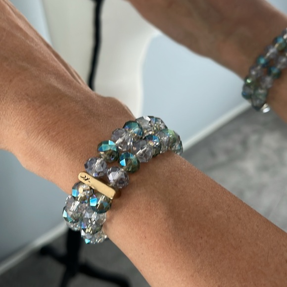 Sparkling blue-green vintage KENNETH COLE earring & stretch bracelet set - Picture 6 of 9